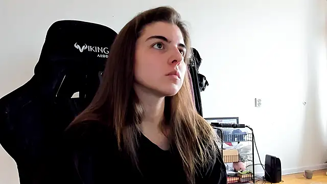 Snapshot of emmamurrr chatting on 10-12-25, 10:25 emmamurrr online show from 10-12-25, 10:25