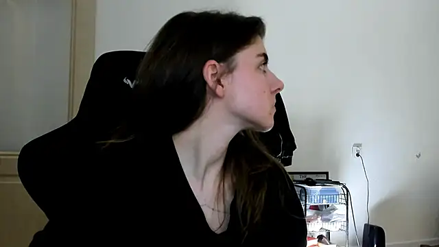 Snapshot of emmamurrr chatting on 11-07-25, 02:06 emmamurrr online show from 11-07-25, 02:06