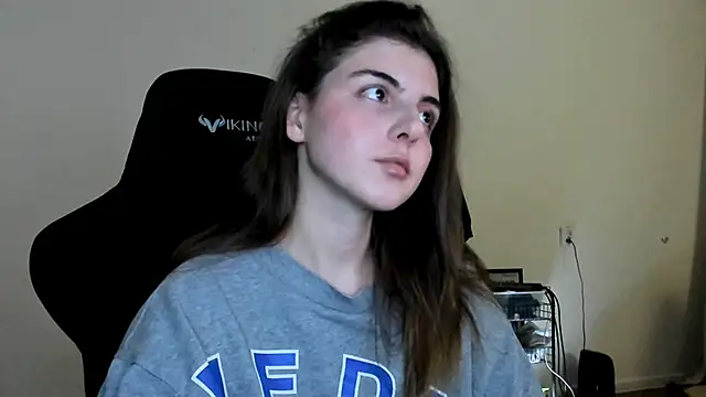 Snapshot of emmamurrr chatting on 11-12-25, 02:50 emmamurrr online show from 11-12-25, 02:50