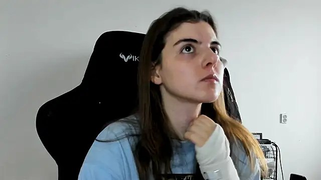 Snapshot of emmamurrr chatting on 12-03-25, 10:46 emmamurrr online show from 12-03-25, 10:46