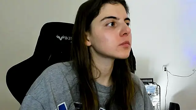 Snapshot of emmamurrr chatting on 12-13-25, 08:14 emmamurrr online show from 12-13-25, 08:14