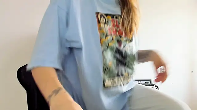 Snapshot of emmamurrr chatting on 12-14-25, 10:31 emmamurrr online show from 12-14-25, 10:31