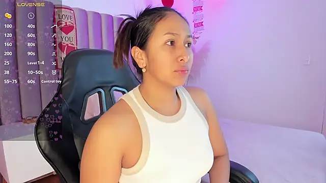 Snapshot of AmelyaMann chatting on 02-16-25, 12:21 AmelyaMann online show from 02-16-25, 12:21