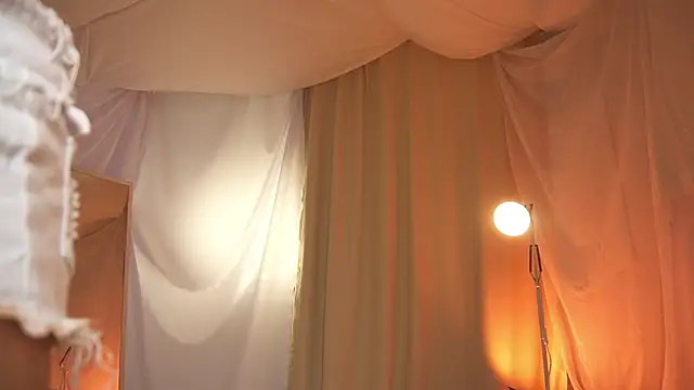 Snapshot of arizonasunrise chatting on 12-19-24, 07:18 arizonasunrise online show from 12-19-24, 07:18