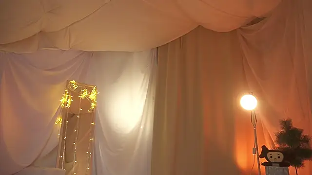 Snapshot of arizonasunrise chatting on 12-26-24, 02:33 arizonasunrise online show from 12-26-24, 02:33