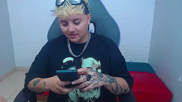 isabeautyx19 online show from 02-09-25, 03:43