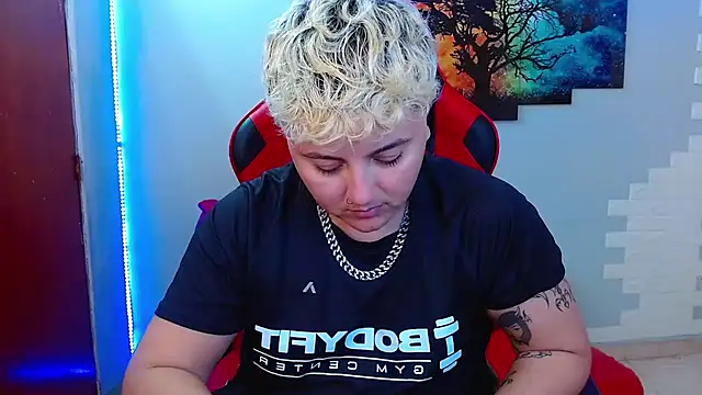 isabeautyx19 online show from 02-10-25, 02:19