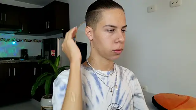 Snapshot of grey___27 chatting on 02-08-25, 11:44 grey 27 online show from 02-08-25, 11:44