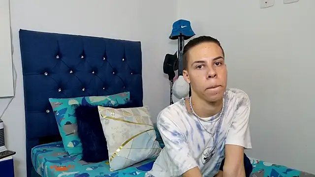 Snapshot of grey___27 chatting on 02-08-25, 06:12 grey 27 online show from 02-08-25, 06:12