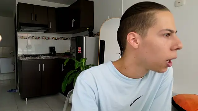 Snapshot of grey___27 chatting on 02-17-25, 05:10 grey 27 online show from 02-17-25, 05:10