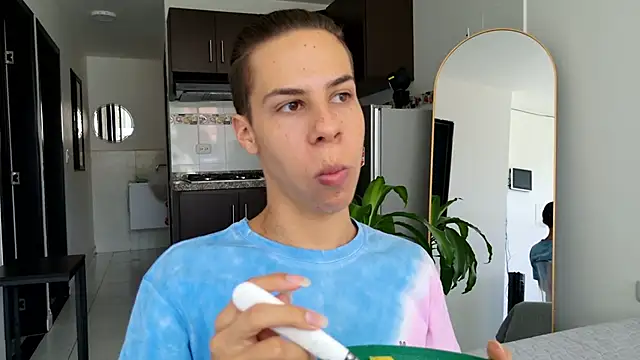 Snapshot of grey___27 chatting on 02-24-25, 05:20 grey 27 online show from 02-24-25, 05:20