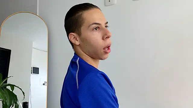 Snapshot of grey___27 chatting on 02-25-25, 02:33 grey 27 online show from 02-25-25, 02:33