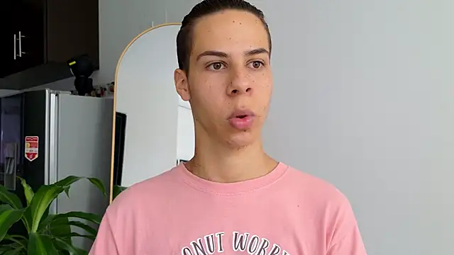 Snapshot of grey___27 chatting on 03-02-25, 02:32 grey 27 online show from 03-02-25, 02:32