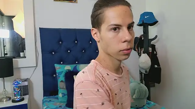 Snapshot of grey___27 chatting on 03-09-25, 05:39 grey 27 online show from 03-09-25, 05:39