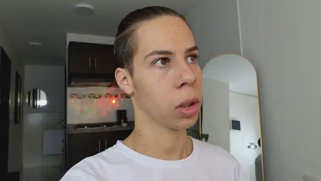 Snapshot of grey___27 chatting on 03-10-25, 11:42 grey 27 online show from 03-10-25, 11:42