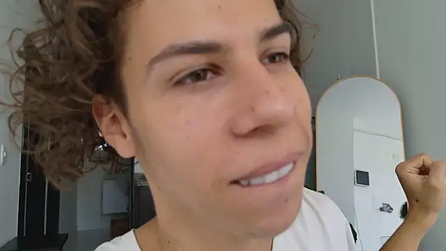 Snapshot of grey___27 chatting on 03-16-25, 02:22 grey 27 online show from 03-16-25, 02:22