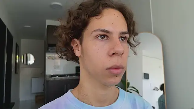 Snapshot of grey___27 chatting on 03-19-25, 02:24 grey 27 online show from 03-19-25, 02:24