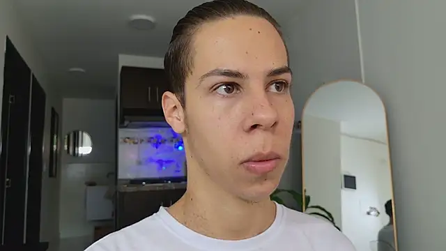 Snapshot of grey___27 chatting on 03-20-25, 11:16 grey 27 online show from 03-20-25, 11:16