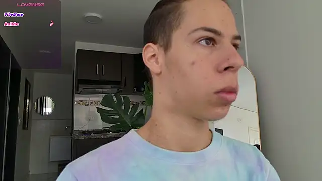 Snapshot of grey___27 chatting on 09-12-25, 12:16 grey 27 online show from 09-12-25, 12:16