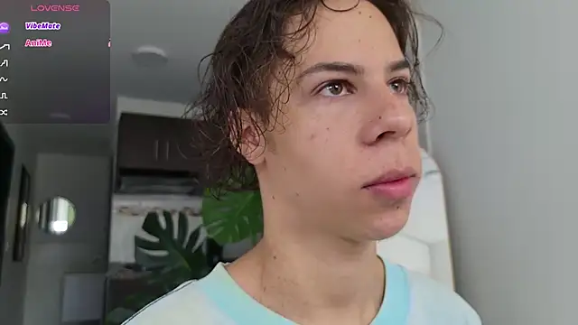 Snapshot of grey___27 chatting on 10-23-25, 12:15 grey 27 online show from 10-23-25, 12:15