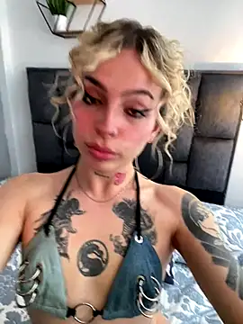 Snapshot of Bonnie_vega chatting on 10-02-25, 02:24 Bonnie vega online show from 10-02-25, 02:24