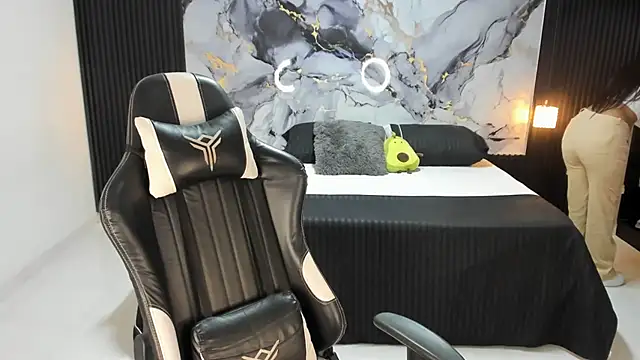 Ivy 16 online show from 03-19-25, 12:01