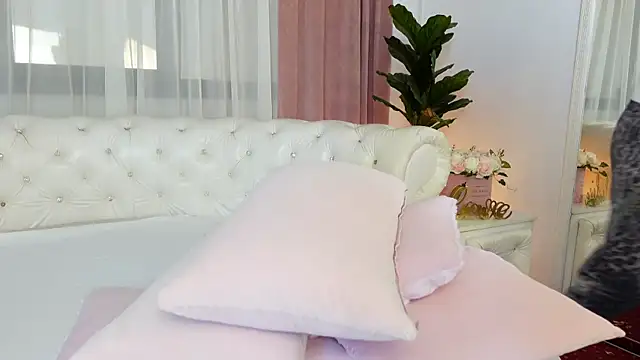NinaCrystal1 online show from 07-18-26, 08:51