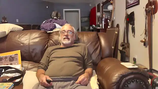 Snapshot of PincheDave4u chatting on 12-26-24, 08:00 PincheDave4u online show from 12-26-24, 08:00