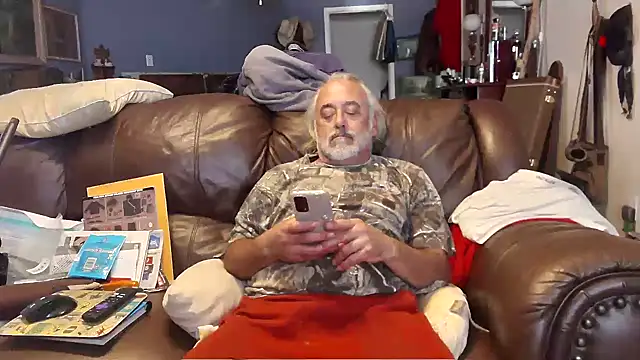 Snapshot of PincheDave4u chatting on 12-29-24, 09:30 PincheDave4u online show from 12-29-24, 09:30