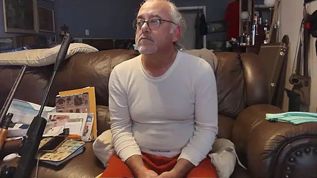 Snapshot of PincheDave4u chatting on 01-02-25, 10:33 PincheDave4u online show from 01-02-25, 10:33