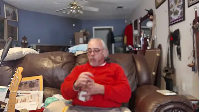 Snapshot of PincheDave4u chatting on 01-17-25, 08:22 PincheDave4u online show from 01-17-25, 08:22