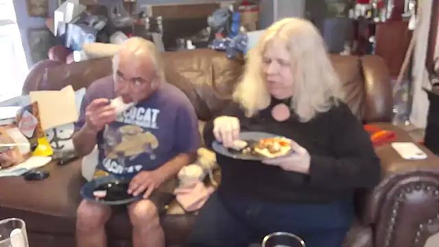 Snapshot of PincheDave4u chatting on 03-04-25, 09:22 PincheDave4u online show from 03-04-25, 09:22