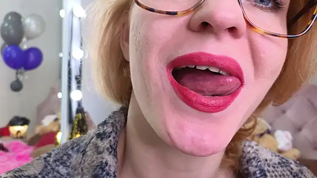 SquirtyAlisa online show from 10-28-25, 08:33