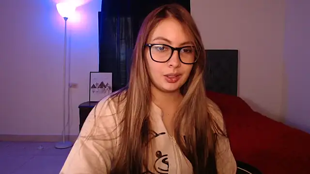 Snapshot of lalawhitte chatting on 03-18-26, 05:05 lalawhitte online show from 03-18-26, 05:05