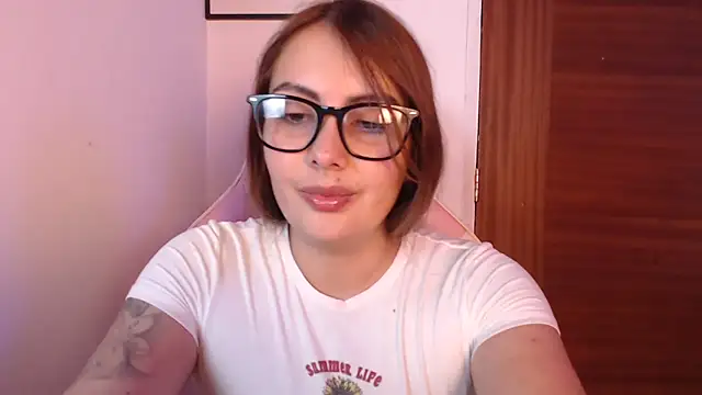 Snapshot of lalawhitte chatting on 04-10-26, 08:46 lalawhitte online show from 04-10-26, 08:46