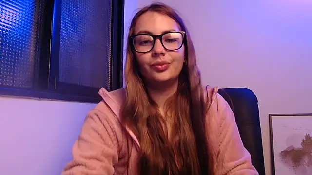Snapshot of lalawhitte chatting on 04-18-26, 10:19 lalawhitte online show from 04-18-26, 10:19