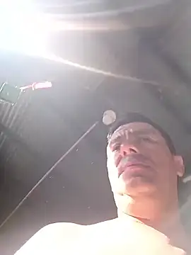 Snapshot of walwan85 chatting on 12-14-25, 01:05 walwan85 online show from 12-14-25, 01:05