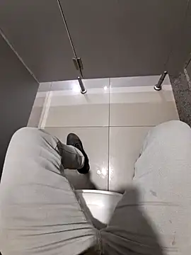 Snapshot of johny_69d@xh chatting on 12-17-24, 11:17 johny 69dxh online show from 12-17-24, 11:17