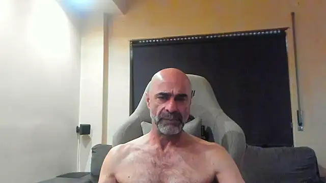 Snapshot of Bicopflirt chatting on 05-06-26, 01:05 Bicopflirt online show from 05-06-26, 01:05