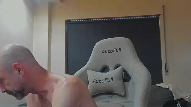 Snapshot of Bicopflirt chatting on 06-10-26, 04:50 Bicopflirt online show from 06-10-26, 04:50