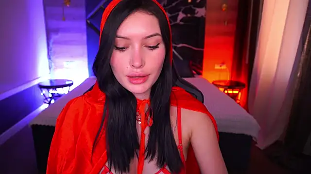 Snapshot of MilaSecrett chatting on 10-31-25, 02:18 MilaSecrett online show from 10-31-25, 02:18