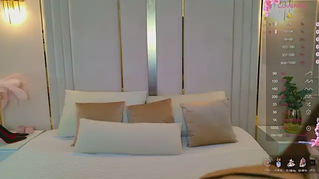 Snapshot of BellaHalles chatting on 11-10-25, 06:12 BellaHalles online show from 11-10-25, 06:12