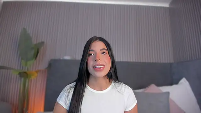 Snapshot of emelie_89 chatting on 05-09-26, 12:32 emelie 89 online show from 05-09-26, 12:32