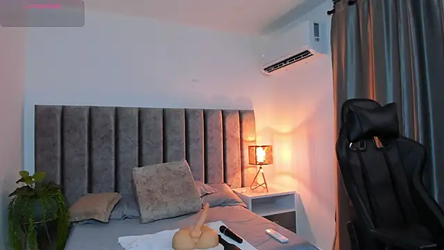 Snapshot of SamanthaSmithx chatting on 10-04-25, 12:19 SamanthaSmithx online show from 10-04-25, 12:19