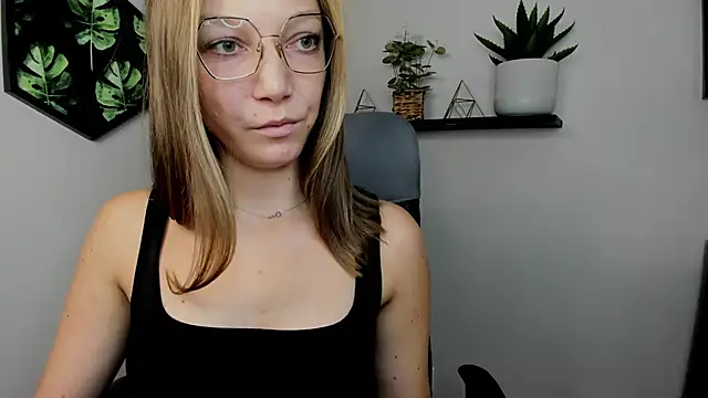 Snapshot of EmillyPlay chatting on 12-06-24, 08:59 EmillyPlay online show from 12-06-24, 08:59