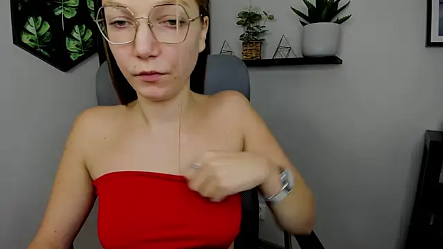 Snapshot of EmillyPlay chatting on 01-08-25, 02:03 EmillyPlay online show from 01-08-25, 02:03