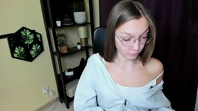 Snapshot of EmillyPlay chatting on 01-16-25, 06:46 EmillyPlay online show from 01-16-25, 06:46