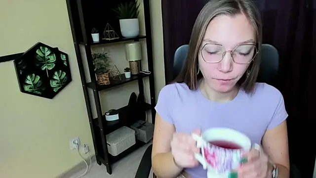 Snapshot of EmillyPlay chatting on 01-17-25, 06:57 EmillyPlay online show from 01-17-25, 06:57