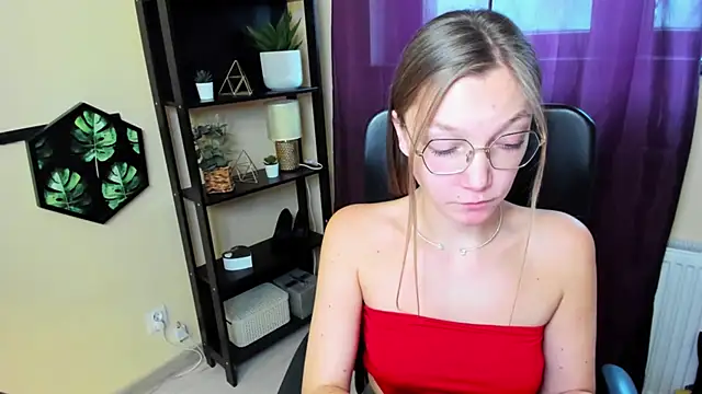 Snapshot of EmillyPlay chatting on 01-29-25, 10:27 EmillyPlay online show from 01-29-25, 10:27