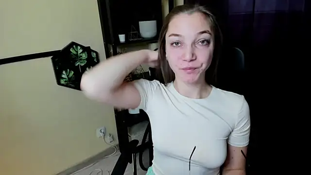 Snapshot of EmillyPlay chatting on 02-11-25, 06:51 EmillyPlay online show from 02-11-25, 06:51